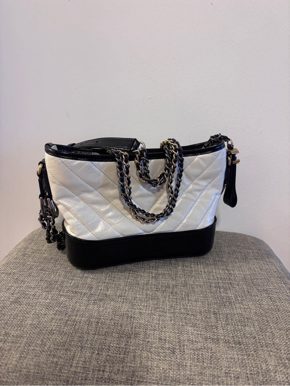Quilted Two-Tone Chains Shoulder Bag - Black & White